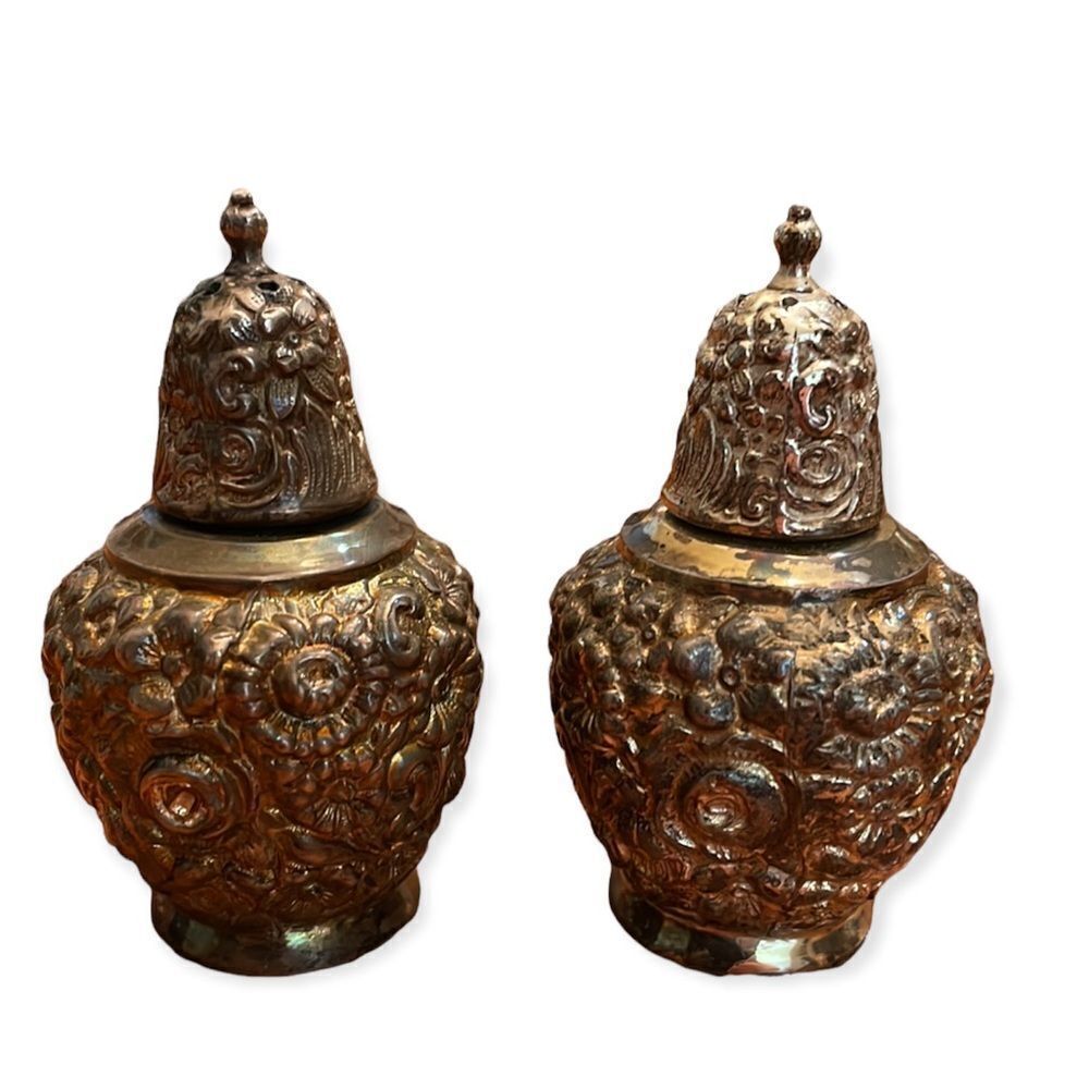 Vintage WB Manufacturing Company salt and pepper shakers.